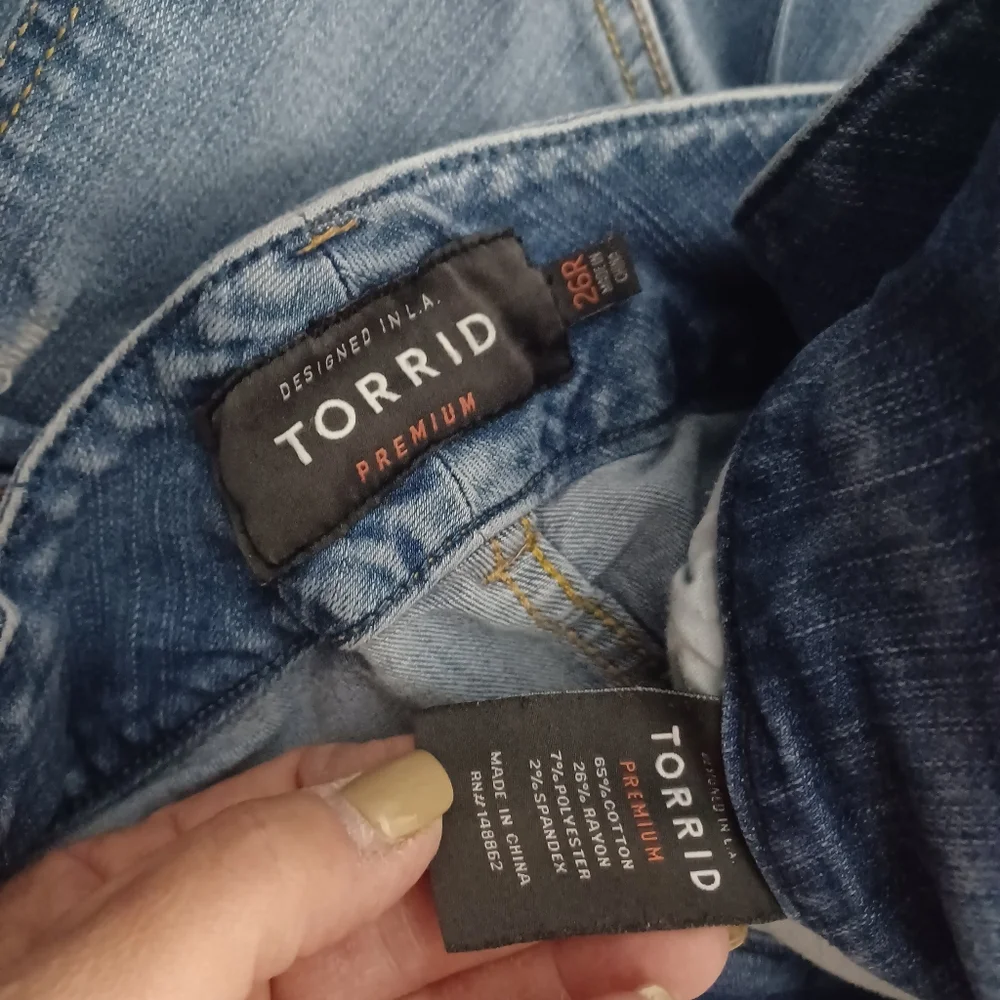 Torrid Premium Distressed Jeans Sz 26